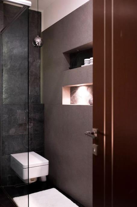 Evergreen - Old Town Spacious Stylish Apartment With Ac And One And A Half Bath, Baby & Kid- Friendly Братислава Экстерьер фото
