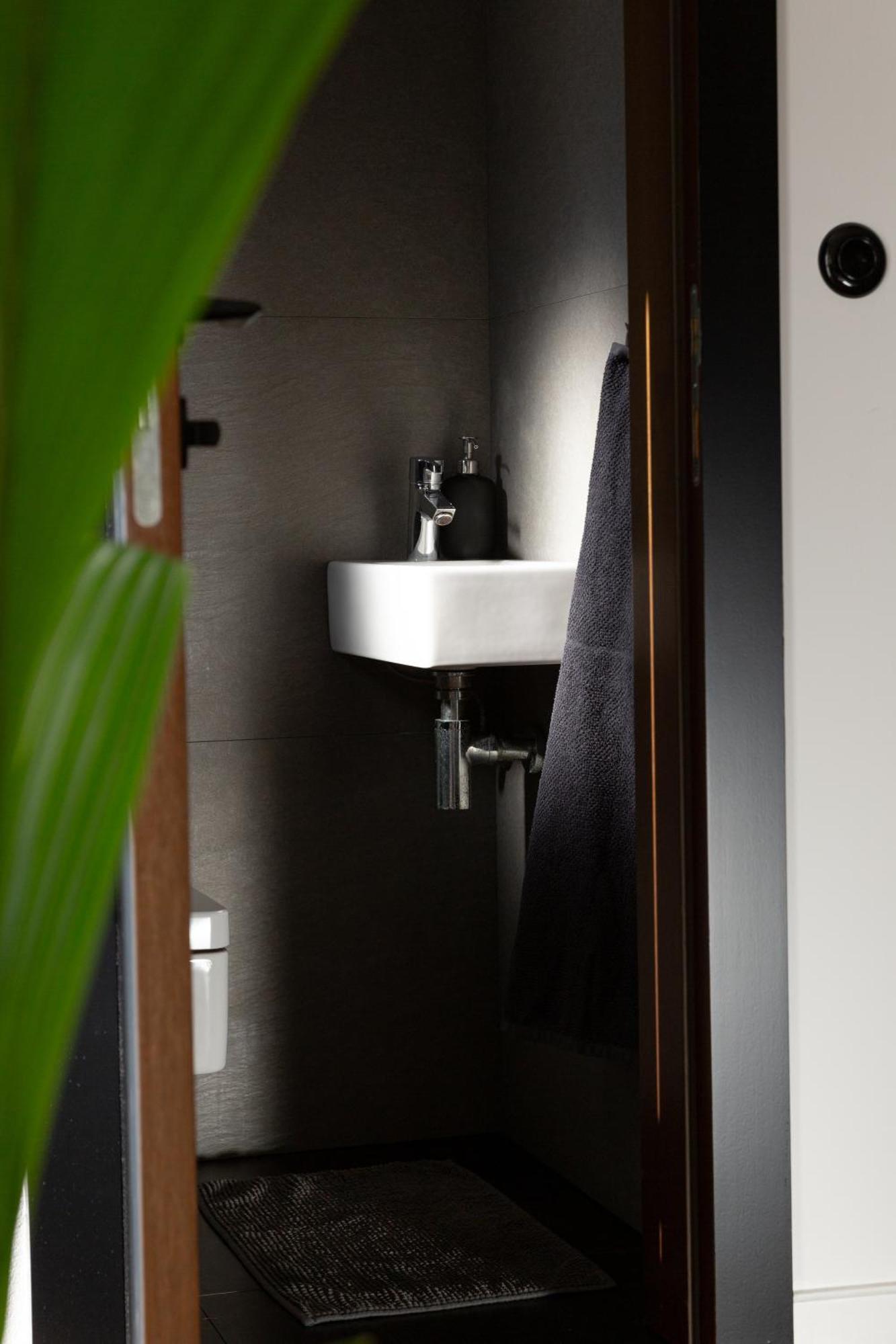 Evergreen - Old Town Spacious Stylish Apartment With Ac And One And A Half Bath, Baby & Kid- Friendly Братислава Экстерьер фото