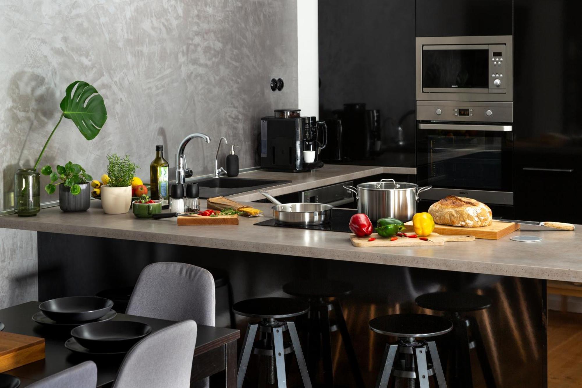 Evergreen - Old Town Spacious Stylish Apartment With Ac And One And A Half Bath, Baby & Kid- Friendly Братислава Экстерьер фото