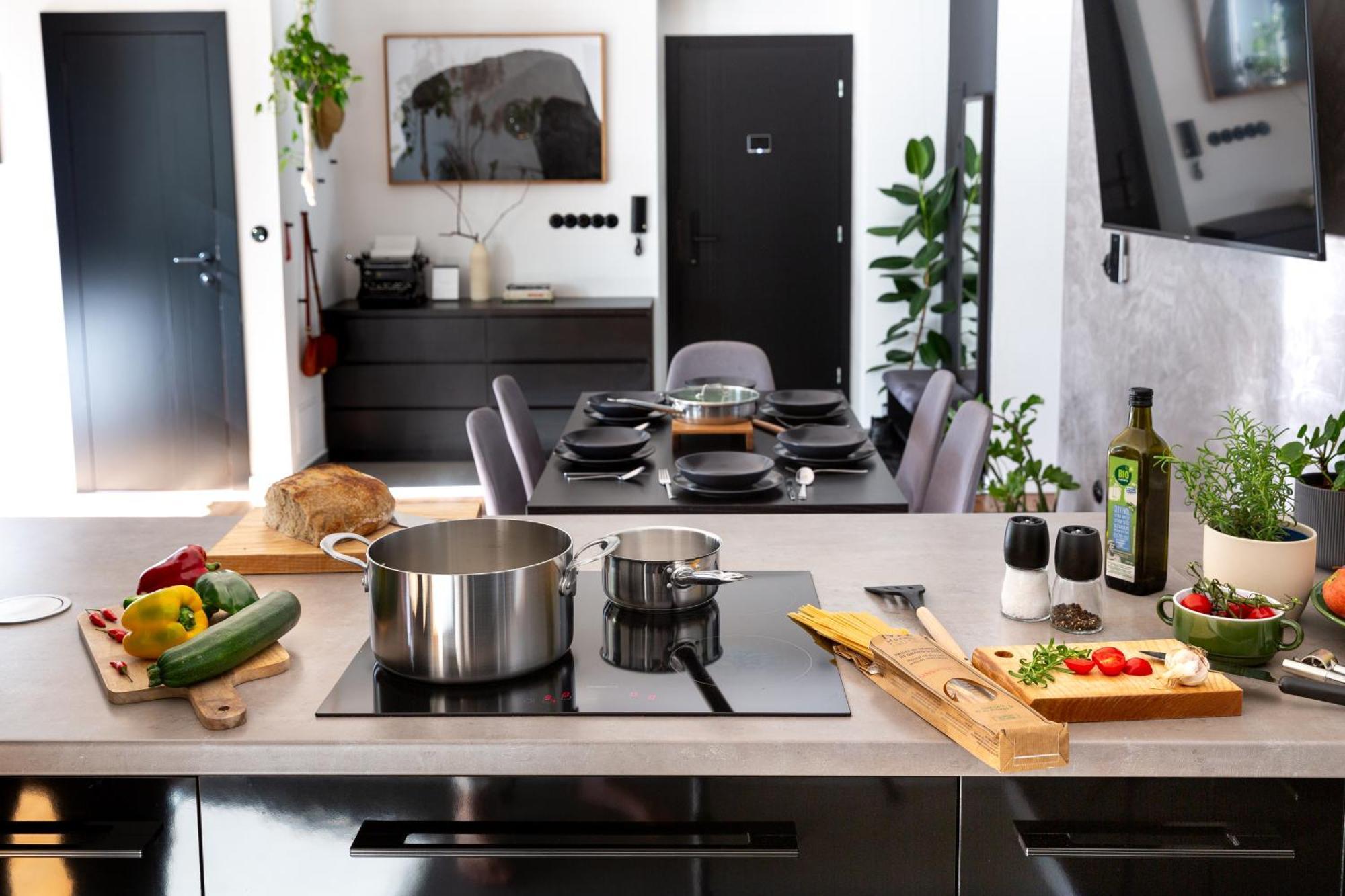 Evergreen - Old Town Spacious Stylish Apartment With Ac And One And A Half Bath, Baby & Kid- Friendly Братислава Экстерьер фото